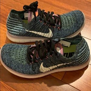 Nike running shoes (used)